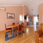 Apolonija Affittacamere 3*
