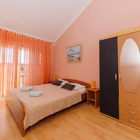 בית הארחה Apolonija 4*