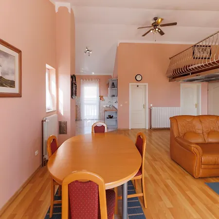 Apolonija 4* זאדאר