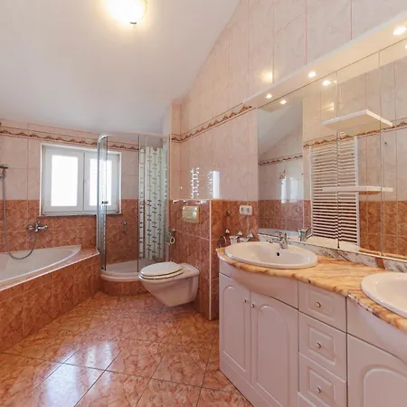 Penzion Apolonija 4*