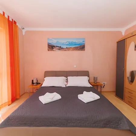 Apolonija 4* זאדאר