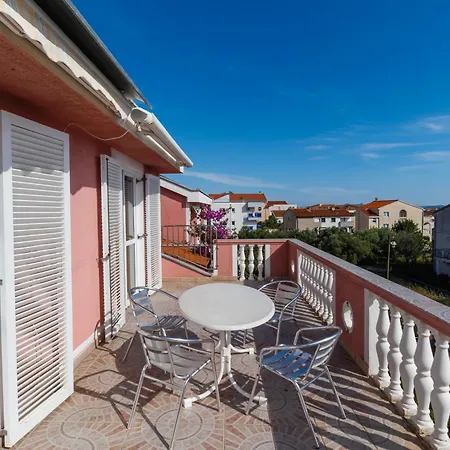 בית הארחה Apolonija 4*