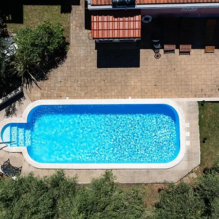 Apolonija 3*