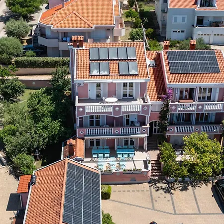 Apolonija בית הארחה זאדאר