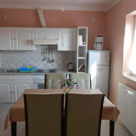 בית הארחה Apolonija זאדאר