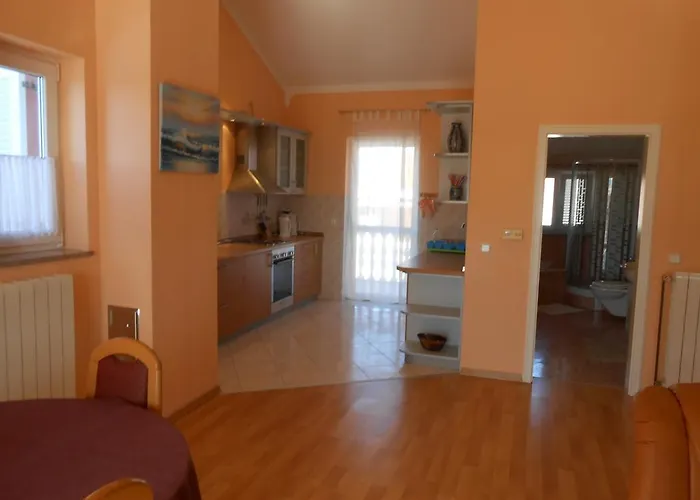 Apolonija 3*