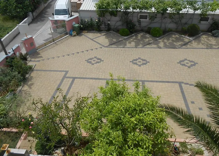 Apolonija 3*
