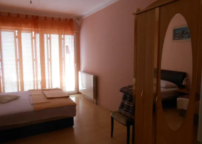Casa de hóspedes Apolonija 3*