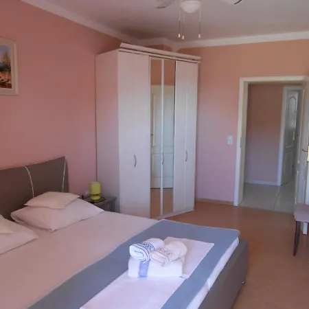 Guest house Apolonija 3*