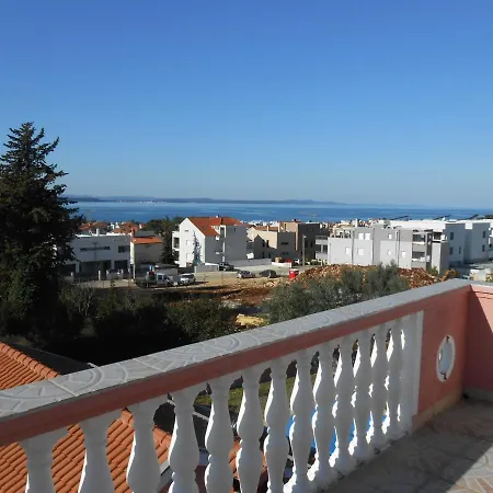 Apolonija Guest house 3*