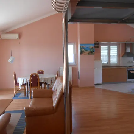 Guest house Apolonija 3*