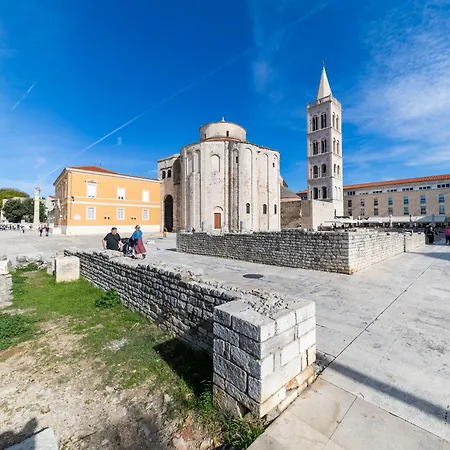Apolonija 3*