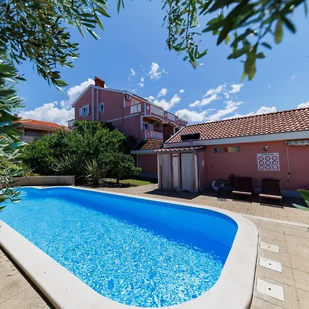 奥珀罗尼加别墅酒店 扎达尔