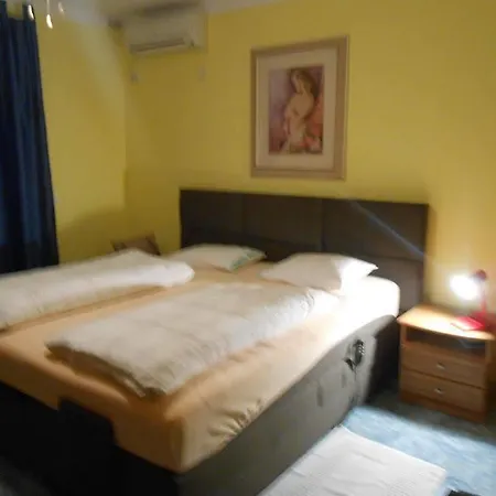 奥珀罗尼加别墅酒店