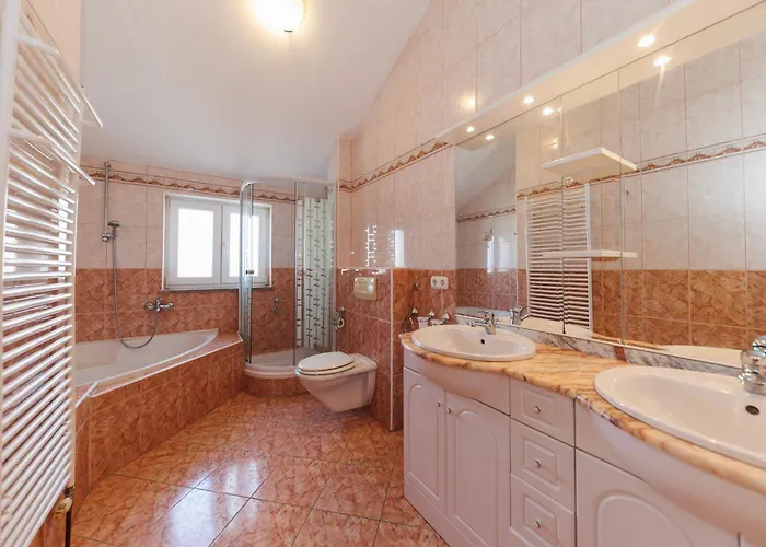 Maison d'hôtes Apolonija 4*